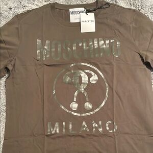 Moschino Milano off brown men’s  T-Shirt size large brand new.